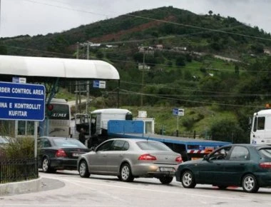 Συνέλαβαν Αλβανό που έκλεβε σκάφη και αυτοκίνητα